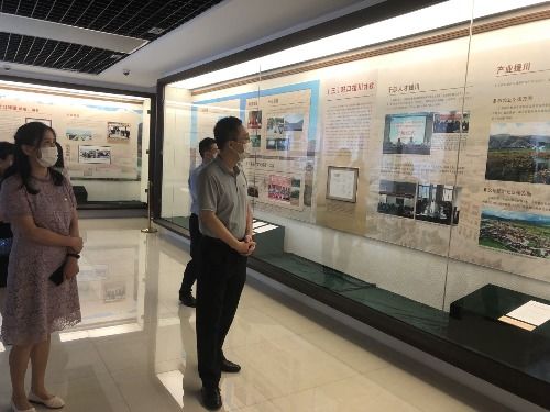 百年風(fēng)華正茂，科技正當(dāng)其時(shí)——珠海市科技創(chuàng)新局參觀主題檔案文獻(xiàn)展，汲取智慧力量